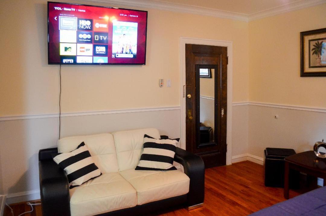 Cozy Studio Near Wrigley Field And Boystown Chicago Exterior photo