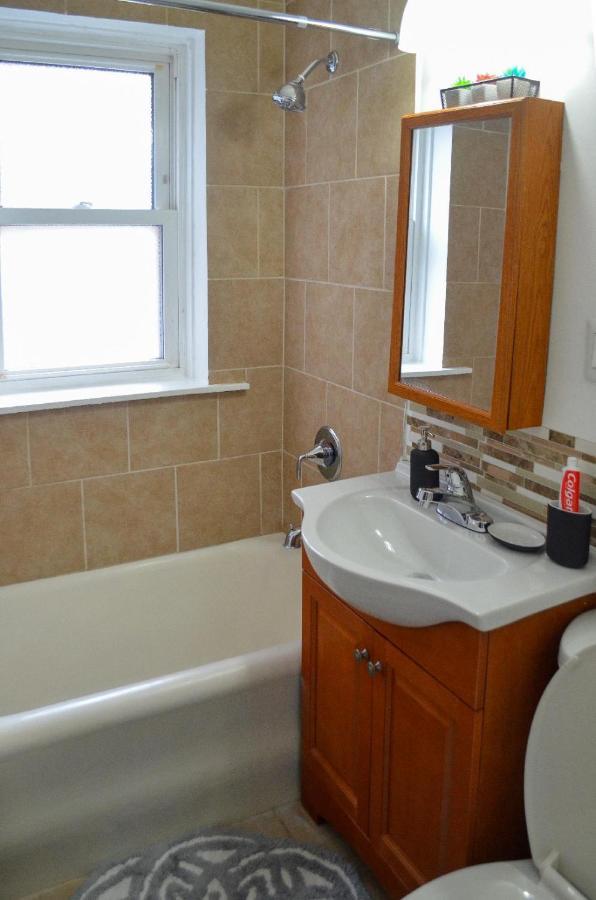 Cozy Studio Near Wrigley Field And Boystown Chicago Exterior photo